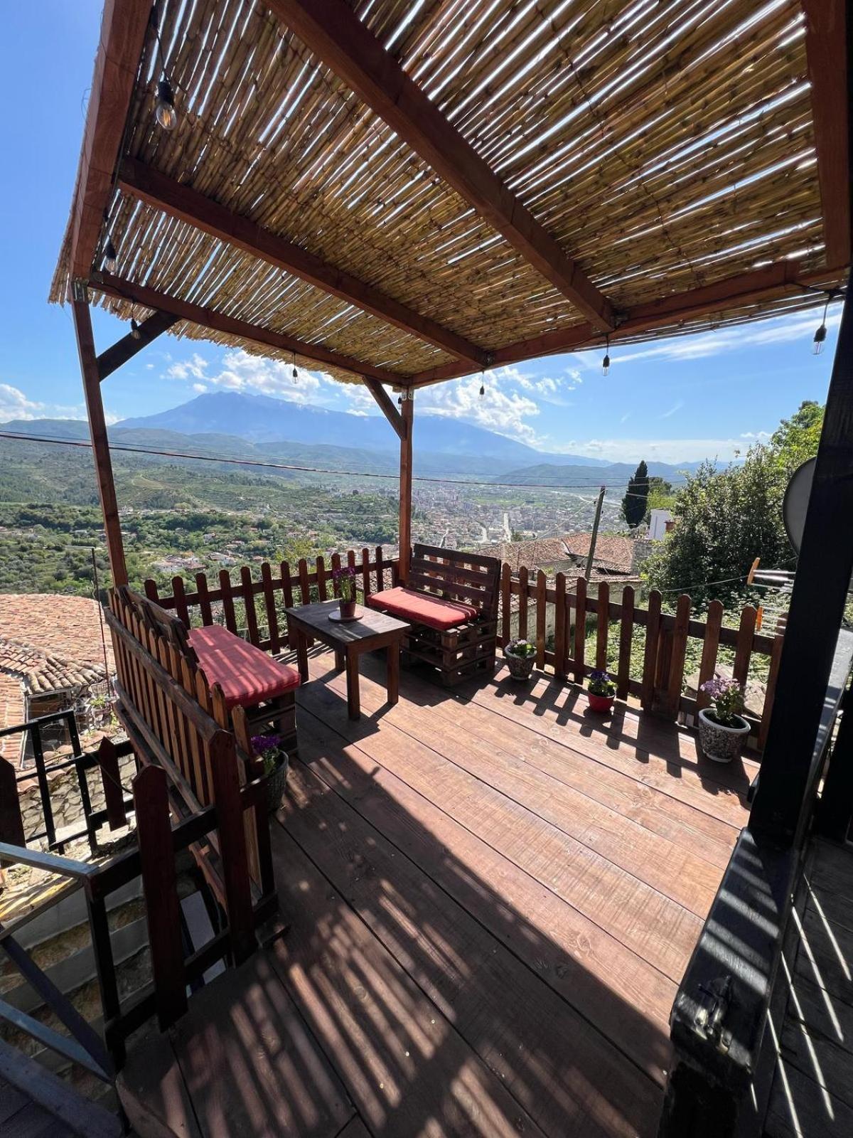 Guest House Maria - Berat Castle Экстерьер фото