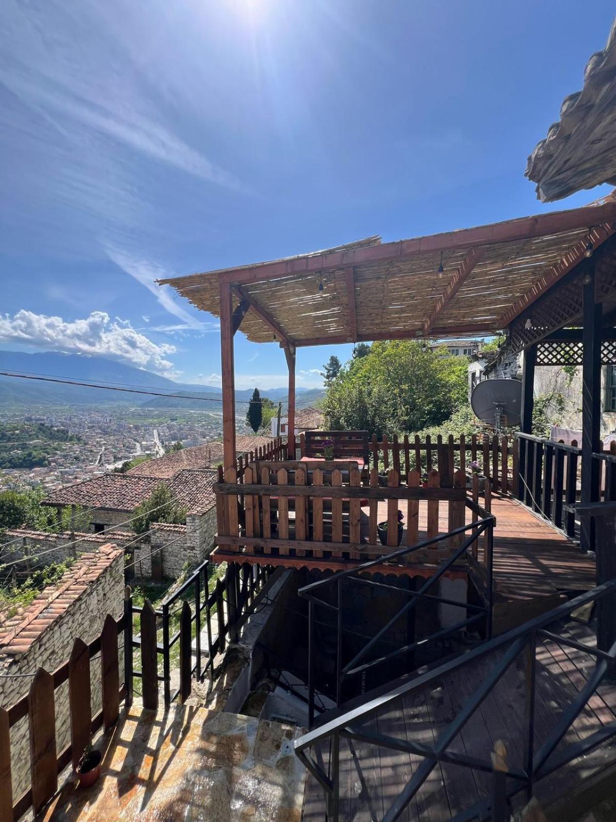 Guest House Maria - Berat Castle Экстерьер фото